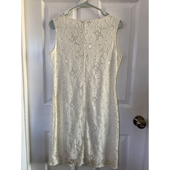 Tiana B Size Small White Floral Lace Dress, In Beautiful Condition! - Picture 4 of 4